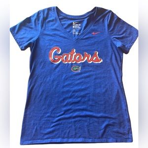 Women’s Nike Gators UF v neck tshirt L